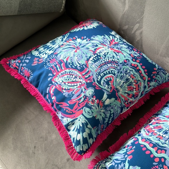 EUC Lilly Pulitzer gypsea girl pillows set of 2 - Picture 7 of 9